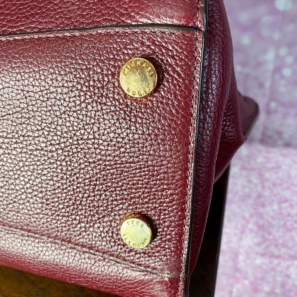 💃HP💃!Micheal Kors Hamilton, dust bag, shoulder strap never used, lock and key - Picture 9 of 15